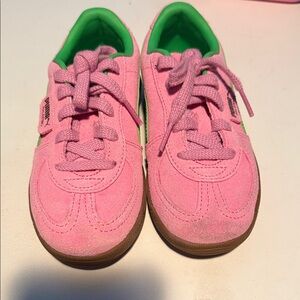 Little girls Puma sneakers
